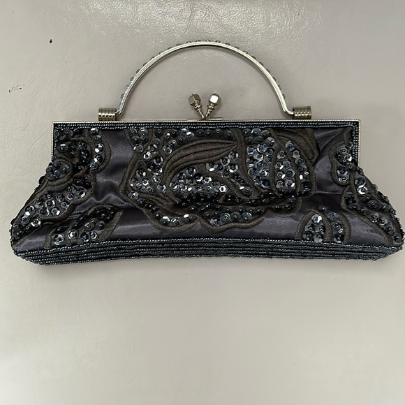 BNWT Silver grey beaded purse - Picture 1 of 4